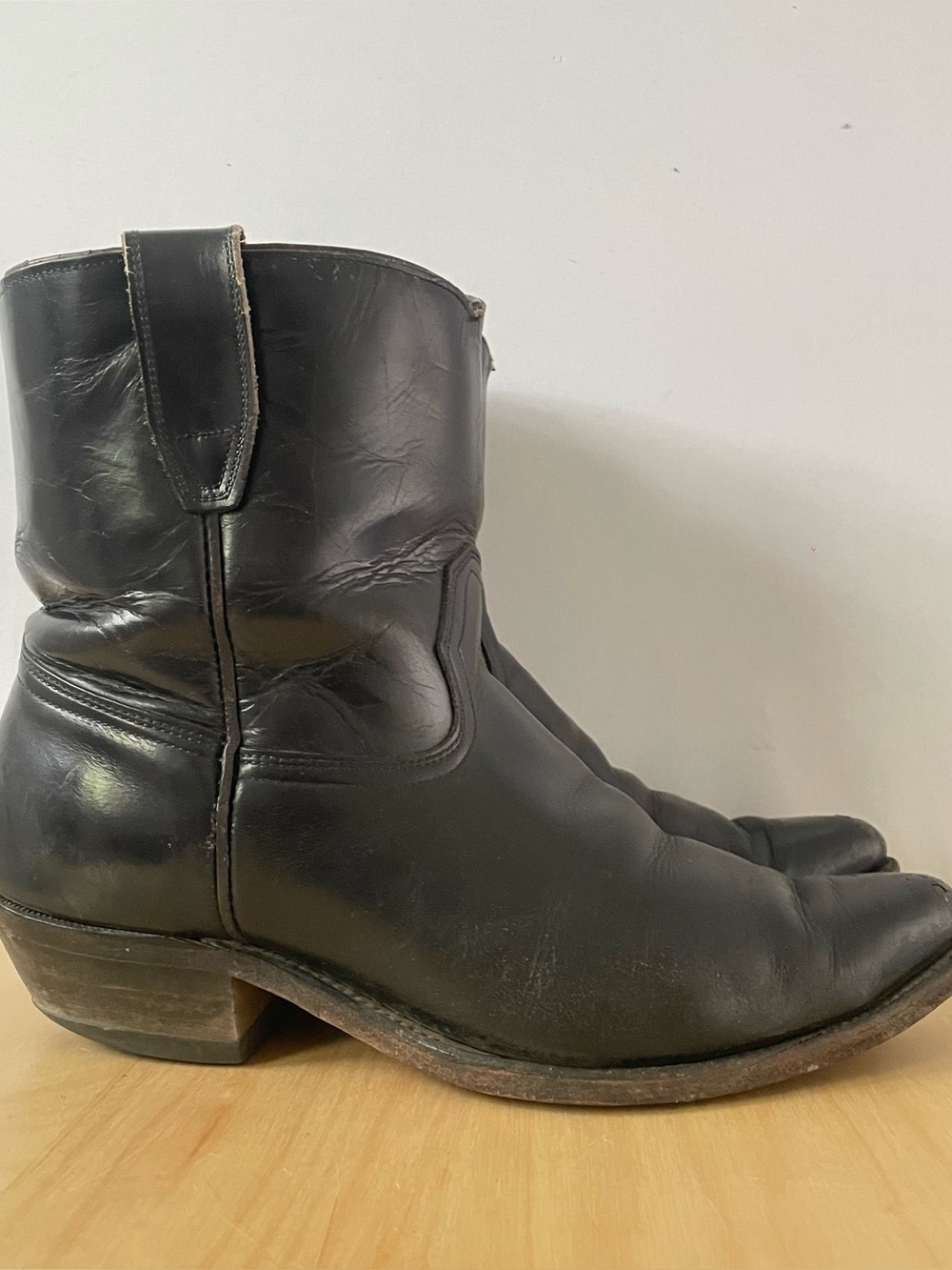 Vintage black leather cowboy boots | US 9E
